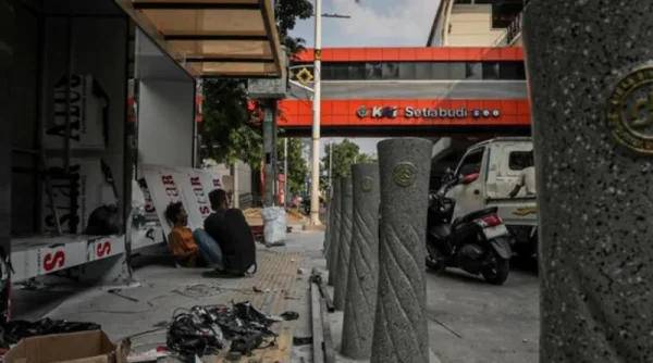 Pramono Resmikan JPO Rasuna Said Dilengkapi Spot Gembok Cinta